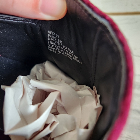 Kenneth Cole Reaction Wyatt Gold Stud Velvet Mules Size 9 - Picture 6 of 6